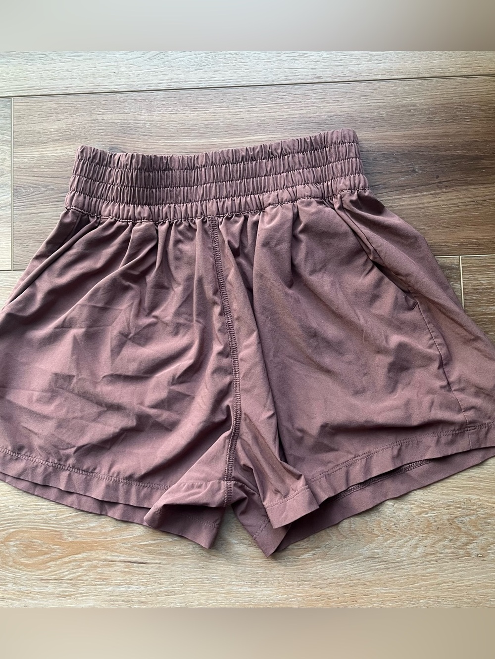 Vuori vw3015 mauve Sable villa 3” high waist travel athletic shorts size XS